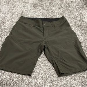 Kuhl Renegade shorts, green, size 33